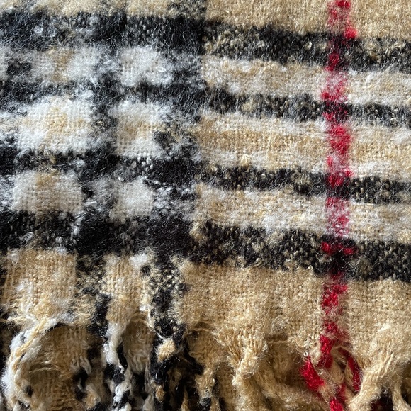 Macys plaid scarf NWT - Picture 3 of 4